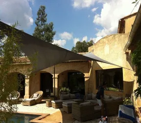 Terrasse avec voile d’ombrage