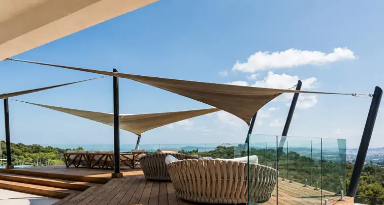 Villas priv&eacute;es avec voile d&rsquo;ombrage sur mesure