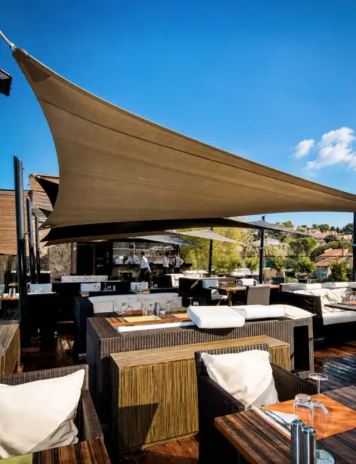 Voile d'ombrage pour terrasse de restaurant
