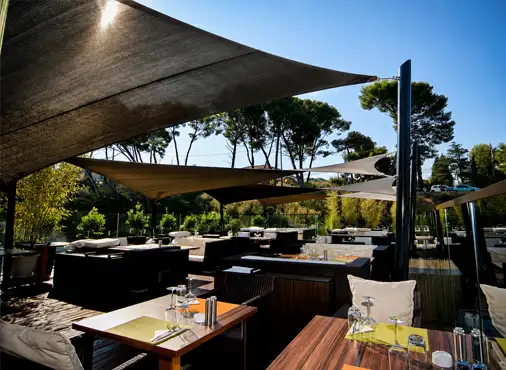 Voile d'ombrage pour restaurant et hôtel